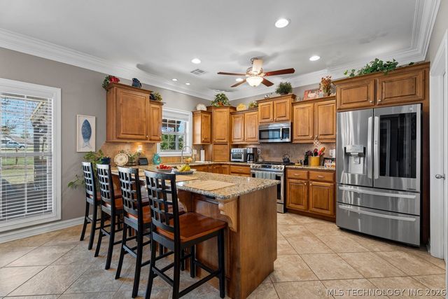 903 E 10th Street, Grove, OK 74344