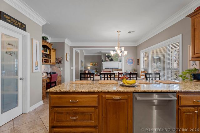 903 E 10th Street, Grove, OK 74344