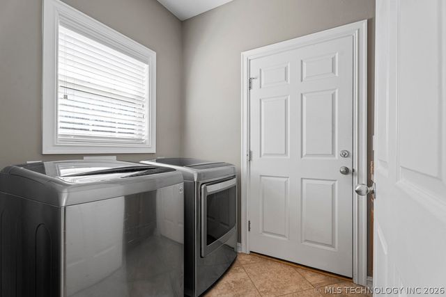 903 E 10th Street, Grove, OK 74344