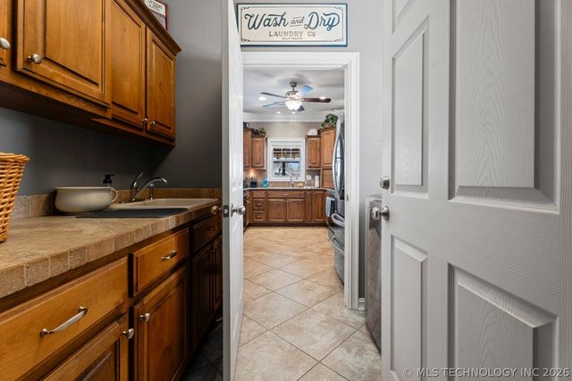 903 E 10th Street, Grove, OK 74344