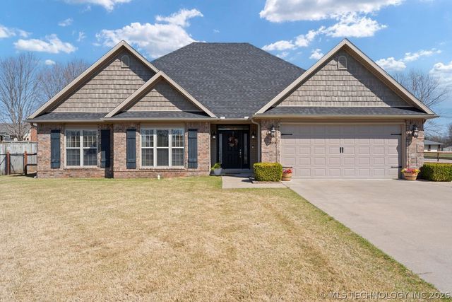 903 E 10th Street, Grove, OK 74344