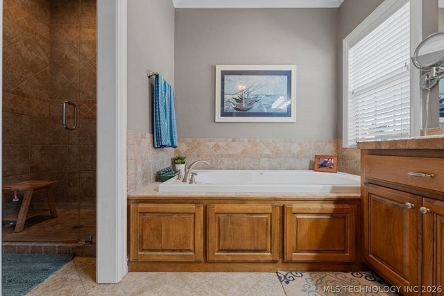 903 E 10th Street, Grove, OK 74344