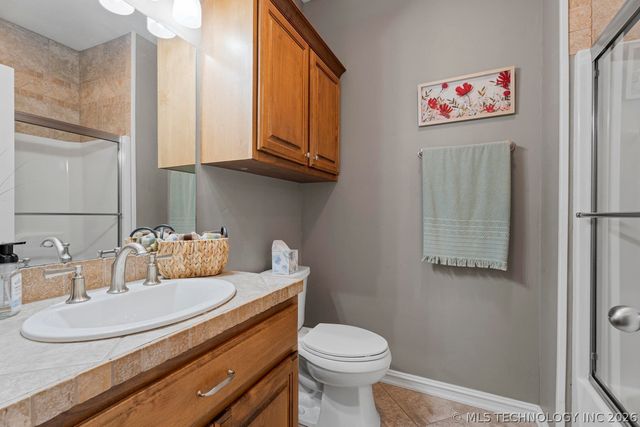 903 E 10th Street, Grove, OK 74344