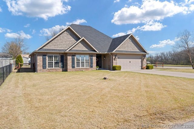 903 E 10th Street, Grove, OK 74344