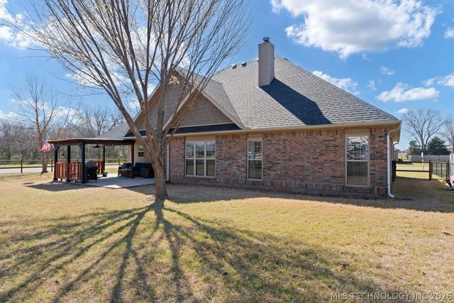 903 E 10th Street, Grove, OK 74344