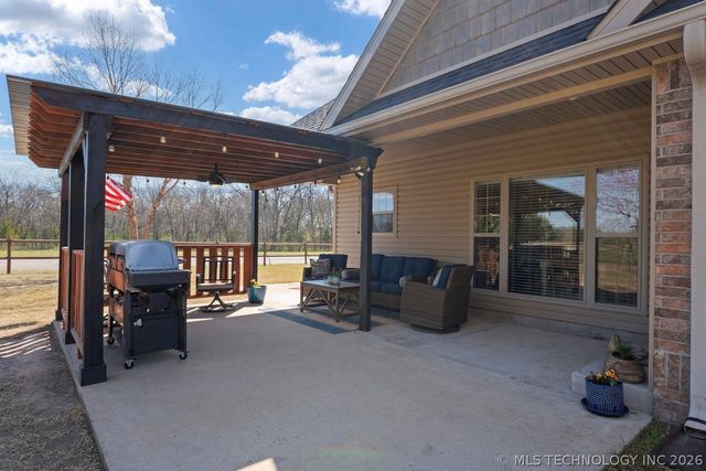 903 E 10th Street, Grove, OK 74344