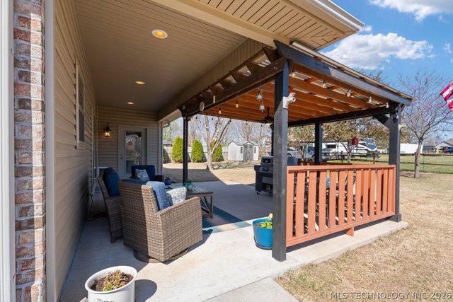 903 E 10th Street, Grove, OK 74344