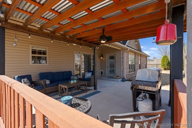 903 E 10th Street, Grove, OK 74344