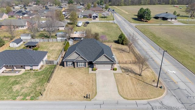 903 E 10th Street, Grove, OK 74344