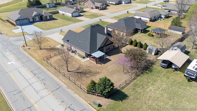 903 E 10th Street, Grove, OK 74344