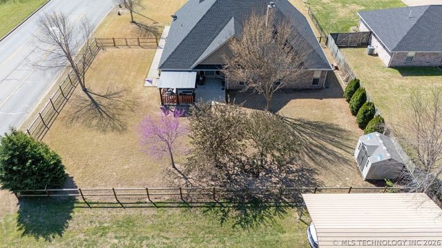 903 E 10th Street, Grove, OK 74344