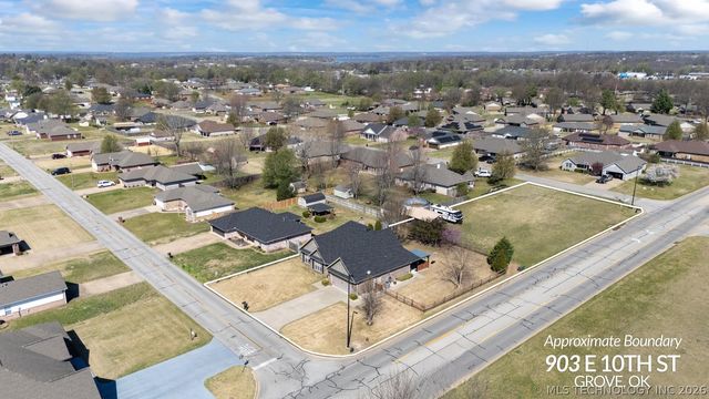 903 E 10th Street, Grove, OK 74344