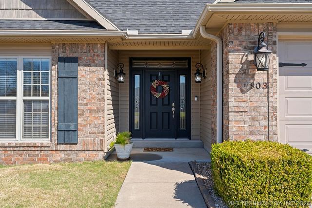 903 E 10th Street, Grove, OK 74344