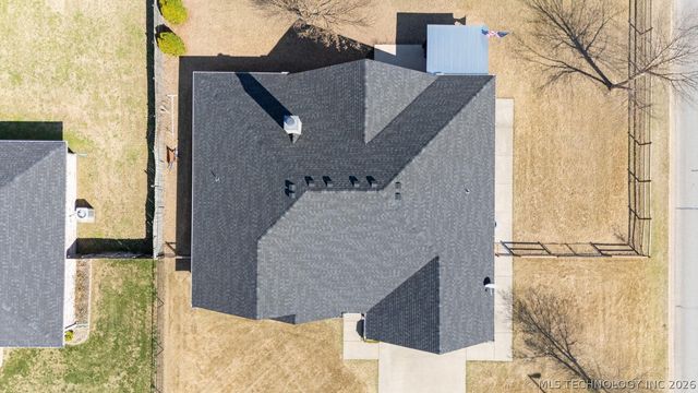 903 E 10th Street, Grove, OK 74344