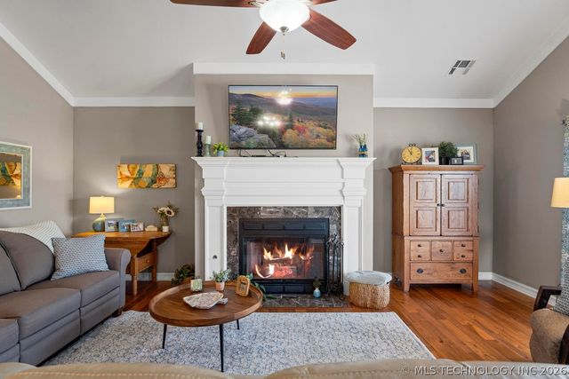 903 E 10th Street, Grove, OK 74344