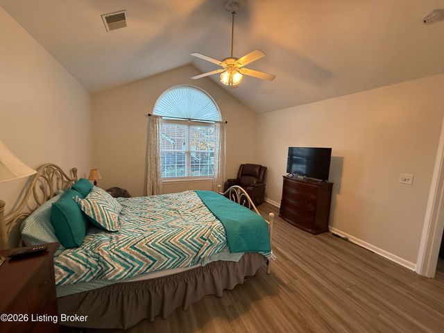 12005 Doe Ridge Pl, Jeffersontown, KY 40299