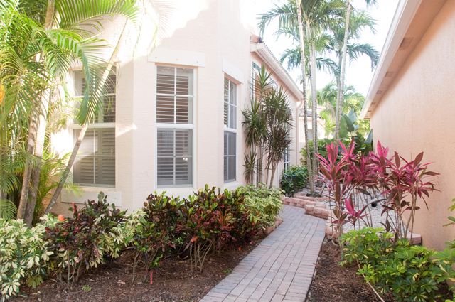 7684 Hummingbird Court, West Palm Beach, FL 33412