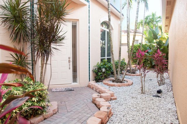 7684 Hummingbird Court, West Palm Beach, FL 33412