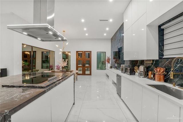 2805 Country Club Drive, Mission, TX 78572