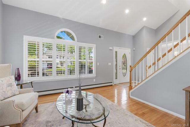 10 Cayla Lane, Port Jefferson, NY 11776