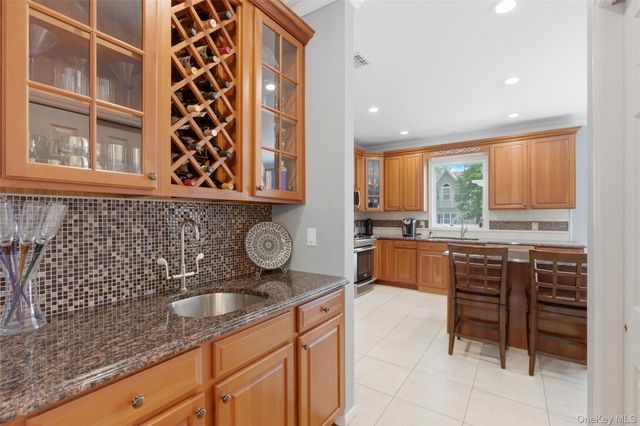 10 Cayla Lane, Port Jefferson, NY 11776
