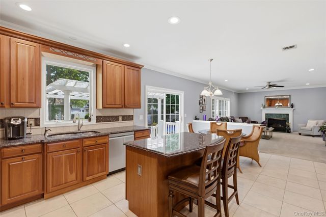 10 Cayla Lane, Port Jefferson, NY 11776