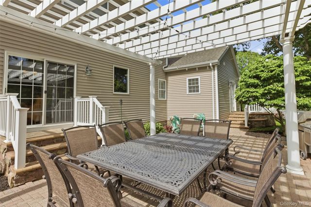 10 Cayla Lane, Port Jefferson, NY 11776