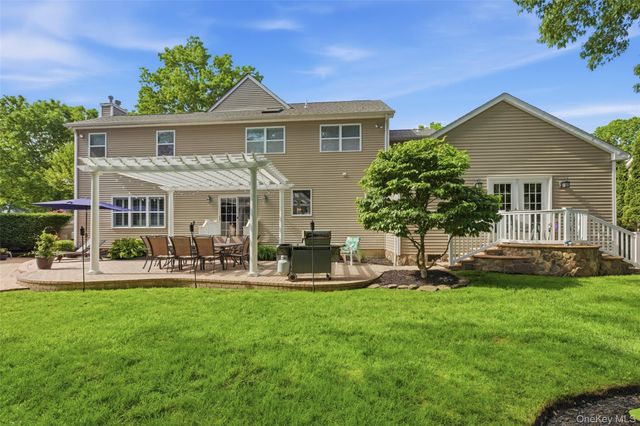 10 Cayla Lane, Port Jefferson, NY 11776