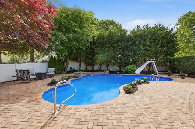 10 Cayla Lane, Port Jefferson, NY 11776