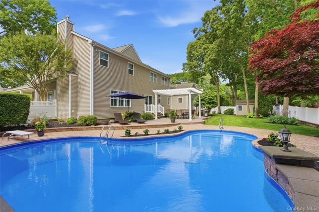 10 Cayla Lane, Port Jefferson, NY 11776