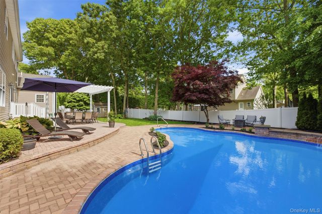 10 Cayla Lane, Port Jefferson, NY 11776