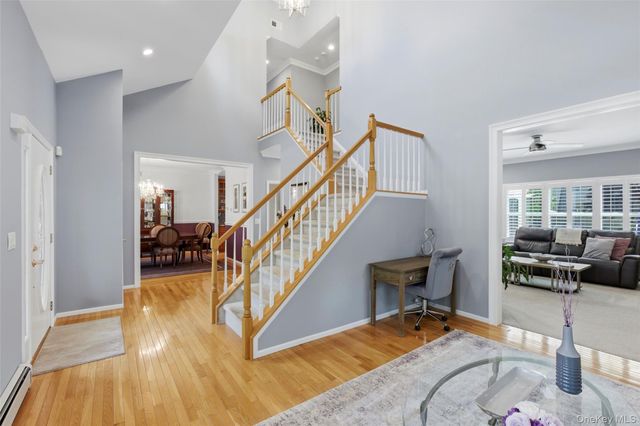 10 Cayla Lane, Port Jefferson, NY 11776