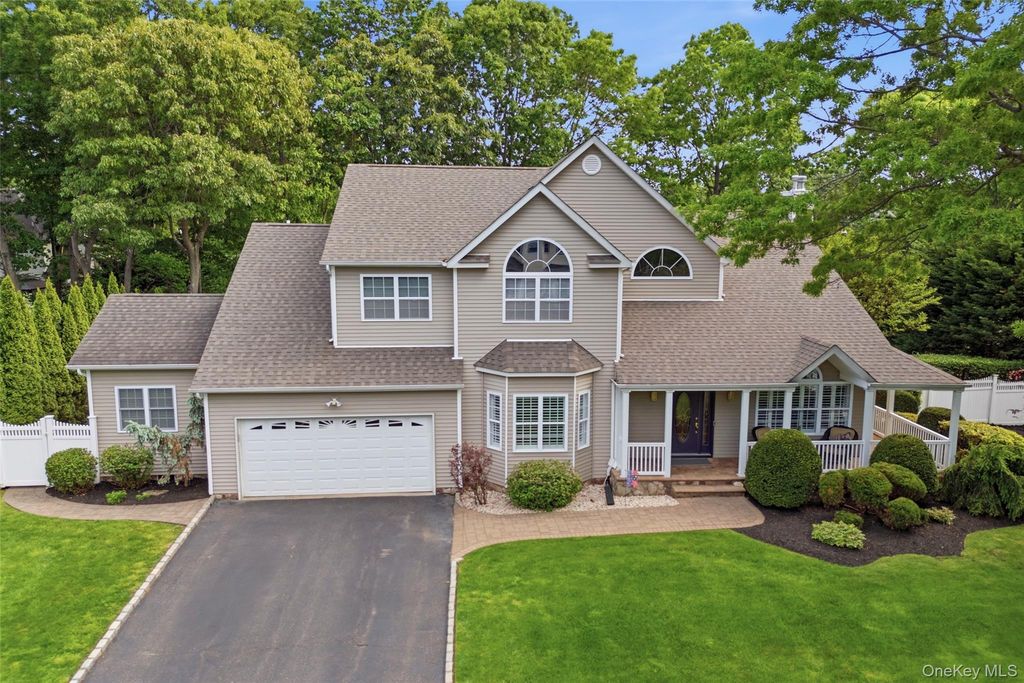 10 Cayla Lane, Port Jefferson, NY 11776