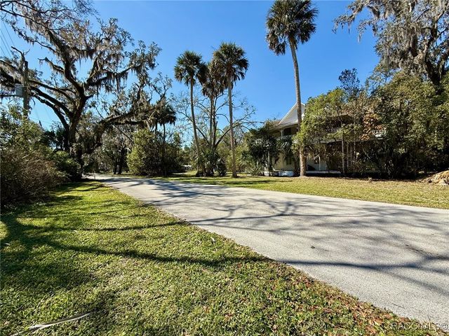 939 NE 4th Avenue, Crystal River, FL 34428