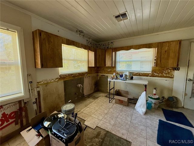 939 NE 4th Avenue, Crystal River, FL 34428