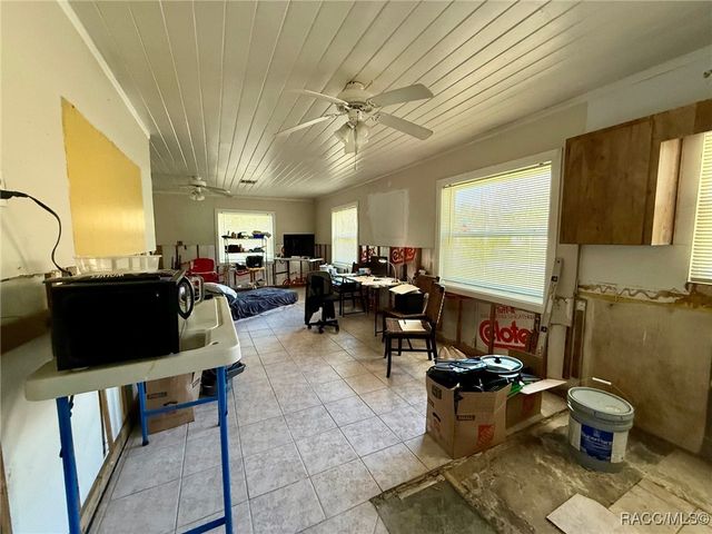 939 NE 4th Avenue, Crystal River, FL 34428