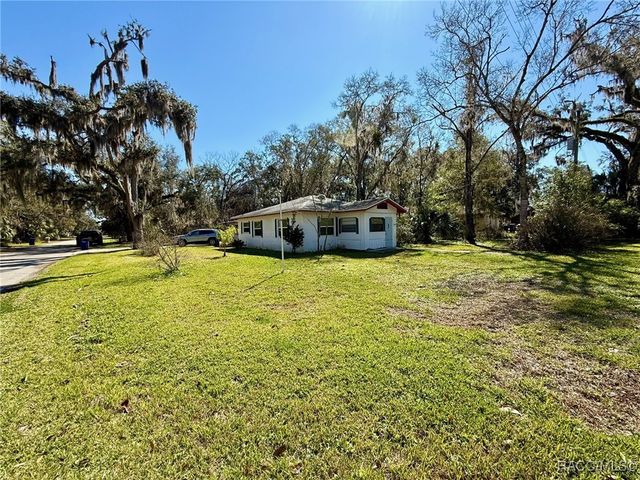 939 NE 4th Avenue, Crystal River, FL 34428