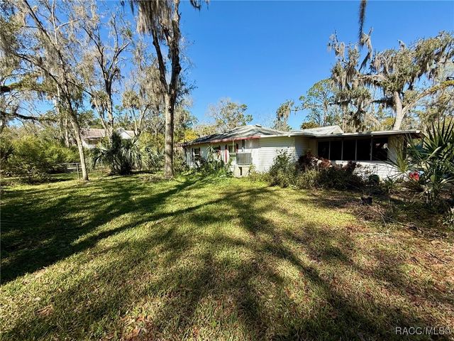 939 NE 4th Avenue, Crystal River, FL 34428