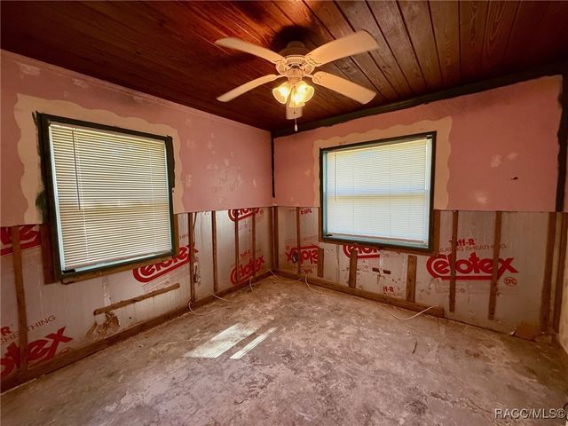 939 NE 4th Avenue, Crystal River, FL 34428