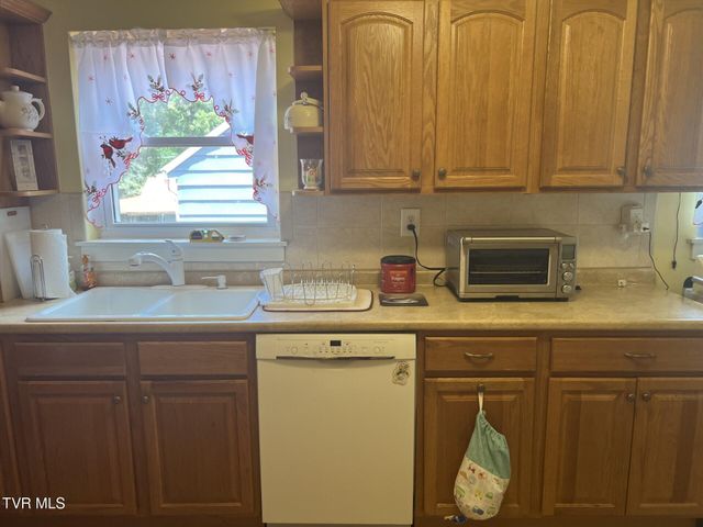 741 East Wood Avenue, Big Stone Gap, VA 24219