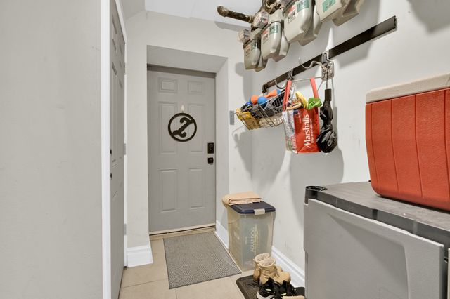 2307 W Walton Street GW, Chicago, IL 60622