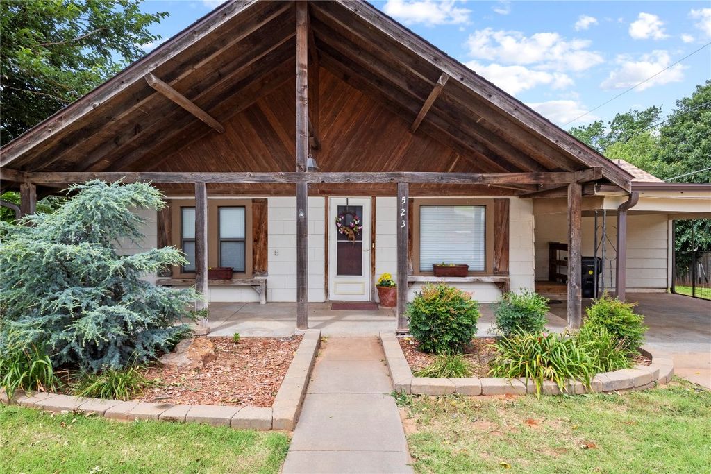 523 N Hunt Avenue, Hydro, OK 73048