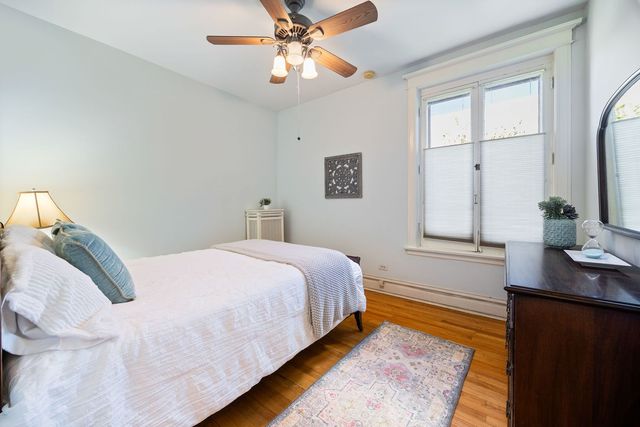 711 Washington Boulevard 2E, Oak Park, IL 60302