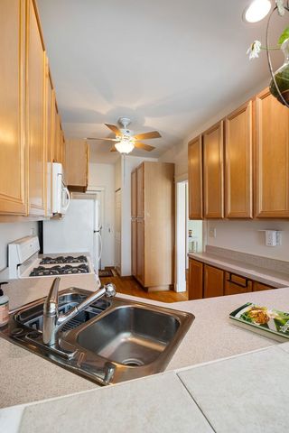 711 Washington Boulevard 2E, Oak Park, IL 60302