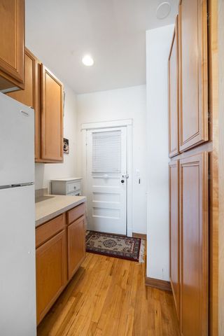 711 Washington Boulevard 2E, Oak Park, IL 60302