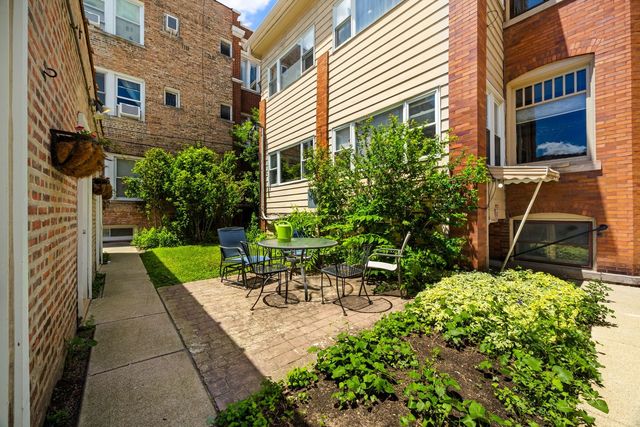711 Washington Boulevard 2E, Oak Park, IL 60302