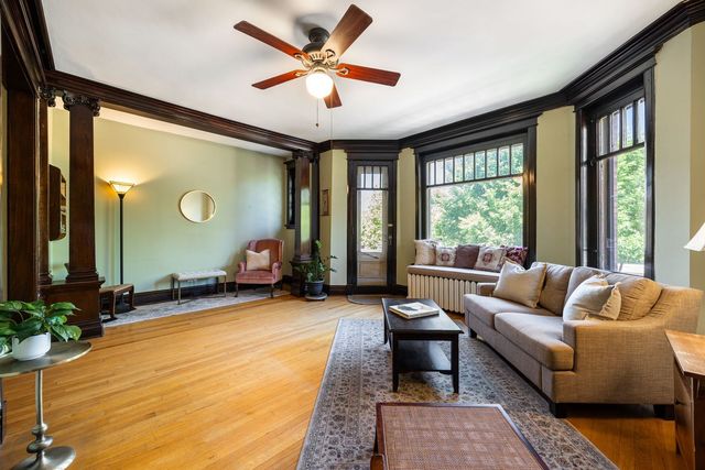 711 Washington Boulevard 2E, Oak Park, IL 60302