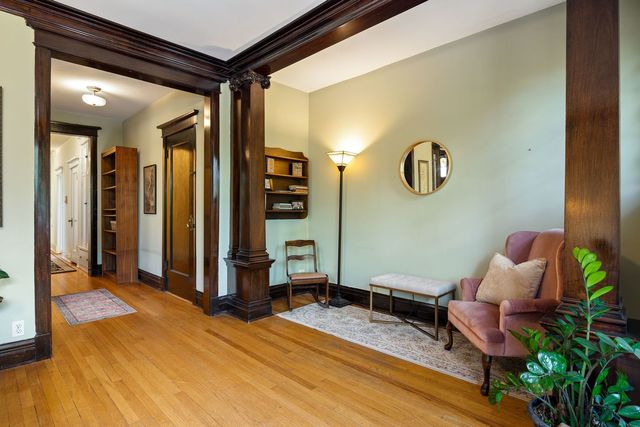 711 Washington Boulevard 2E, Oak Park, IL 60302
