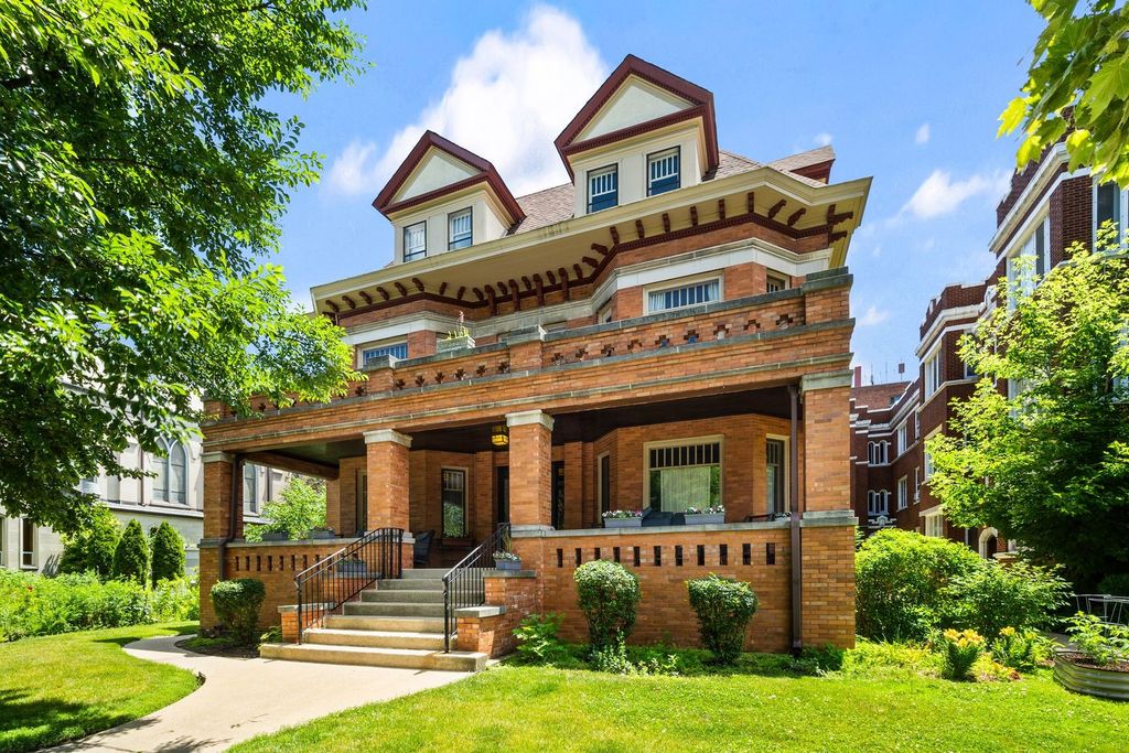 711 Washington Boulevard 2E, Oak Park, IL 60302