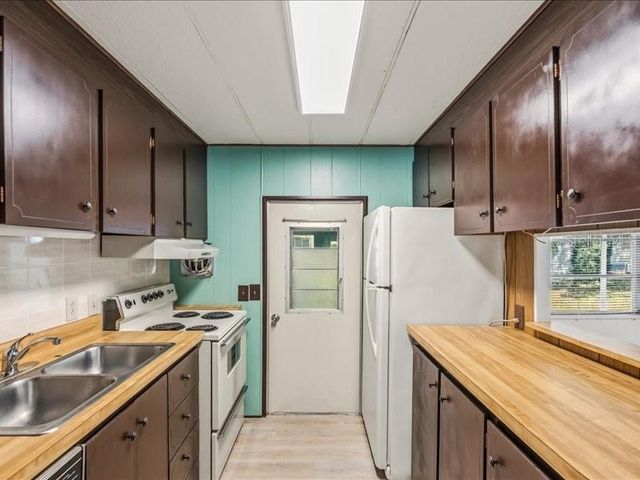 31227 TEMPLE AVENUE, Tavares, FL 32778